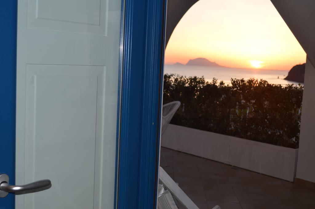 'A Alera Room & Breakfast Malfa  Phòng bức ảnh